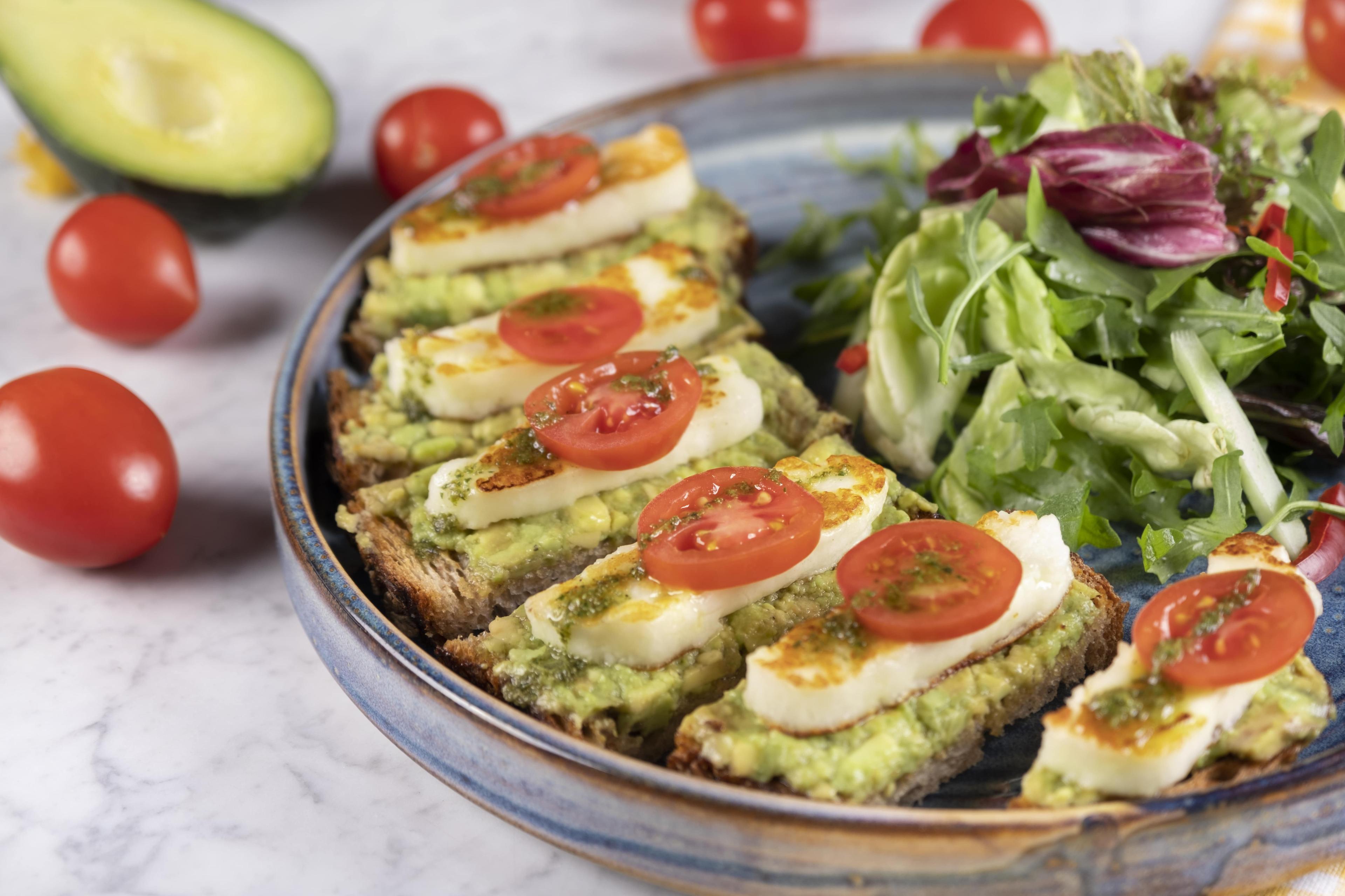 Tartin with Avocado and Halloumi Cheese