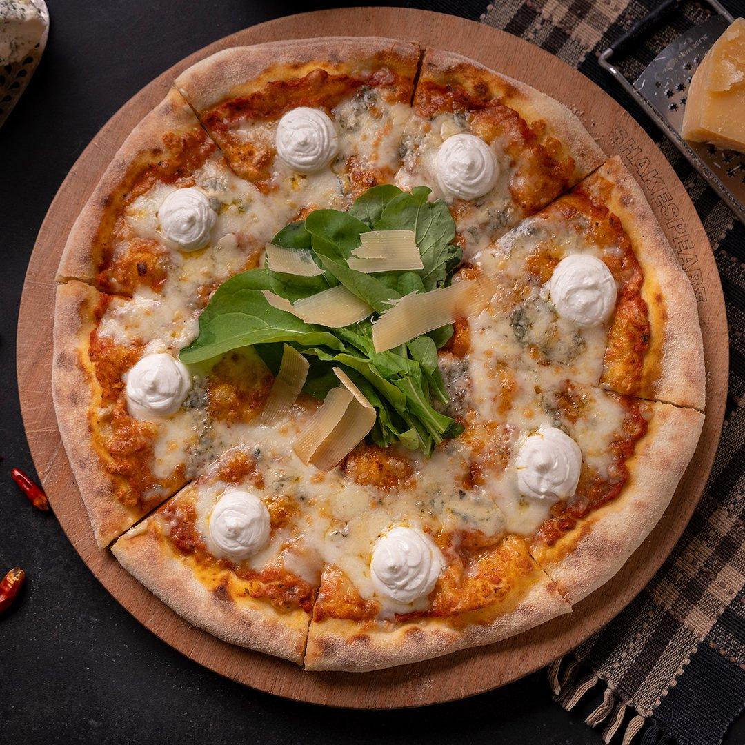 Dört Peynirli Pizza